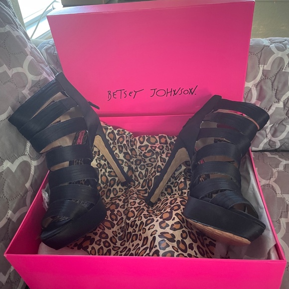 Betsey Johnson Eunice black satin heels - Picture 6 of 6